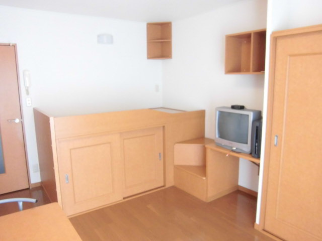 レオパレスコンフォートFUJIの居間・リビング|画像3