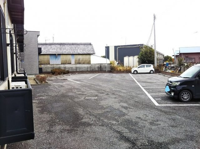 レオパレスOHANAの駐車場