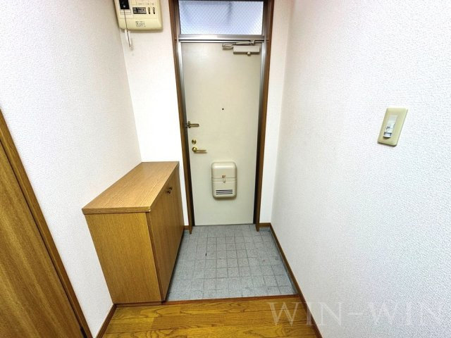シティ・ナカヤマ Aの玄関