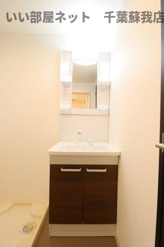 ジークレスト千葉浜野の独立洗面台|独立洗面台、小物を置くことができて便利です