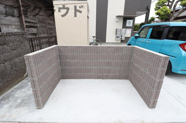 ジークレスト千葉浜野のロビー|ゴミストッカー