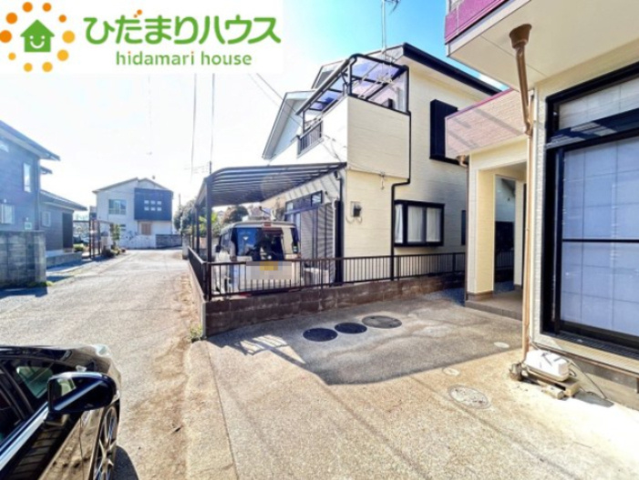 北本市高尾2丁目　中古一戸建ての前面道路含む現地写真