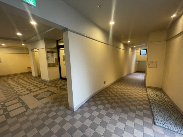 エルステージ府中のロビー