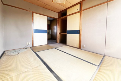 【和室】 | 一言寺団地Ａ1棟 | こちらも押入れが完備されており、整理整頓ができお部屋を広く使用できます。南向きで陽当り良好です♪