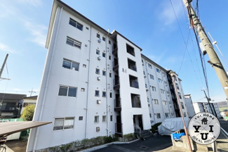 【外観】 | 一言寺団地Ａ1棟 | こちらのマンションは、バス停が徒歩約1分にあり便利です。スーパーやコンビニも徒歩約6分以内とお買物も便利な立地です(^^)/
