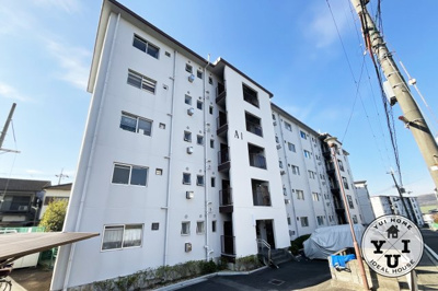 【外観】 | 一言寺団地Ａ1棟 | こちらのマンションは、バス停が徒歩約1分にあり便利です。スーパーやコンビニも徒歩約6分以内とお買物も便利な立地です(^^)/