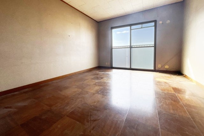 【洋室】 | 一言寺団地Ａ1棟 | こちらの《8.0帖》の洋室は、南向きで陽当り良好（＾◇＾）全居室6帖以上とゆったりとした広さです。