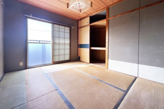 【和室】 | 一言寺団地Ａ1棟 | こちらの《6.0帖》の和室は、押入れが完備されており、衣類の収納ができます(*´▽｀*)こちらも南向きで陽当り良好です♪