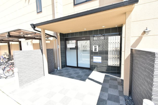 ウエストドリーム桂川のエントランス
