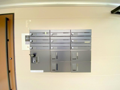 【その他共用部分】 | リノリノ+FK川内 | 集合ポストはダイヤル付き！宅配ボックスも設備されております！