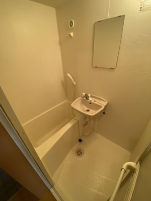 【洗面所】 | コンフォートベネフィス薬院2 | 別号室の写真になります。現況優先。