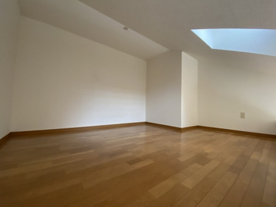 【洋室】 | エムアール&エムズ | 別号室の写真になります。現況優先。