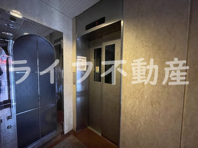 エンデバーハナのエントランス|落ち着いたエントランスです
