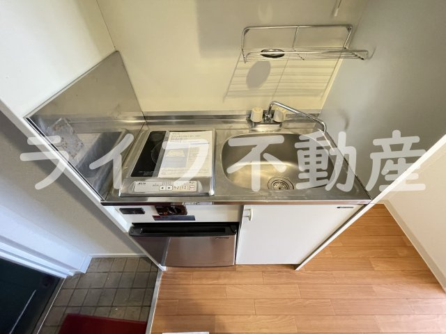 エンデバーハナのキッチン|コンパクトなキッチンで掃除もラクラク