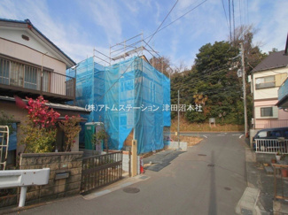 【前面道路含む現地写真】