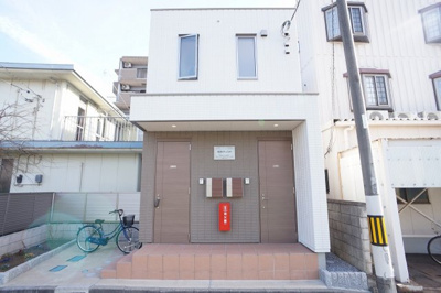 【外観】 | ＭＡＩＳＯＮ　ＬＩＬＡＳ | 2世帯で1棟となる住みやすい建物です