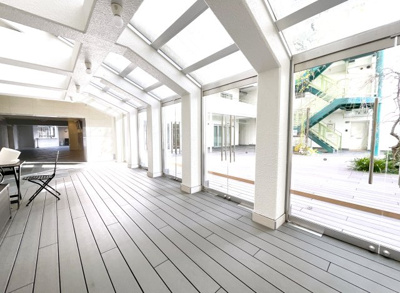 【エントランス】 | ルミエール西京極 | 【アトリウム】遊歩道の『実のなる木』から果実が採れたらこちらのスペースに『ご自由にお取りください』