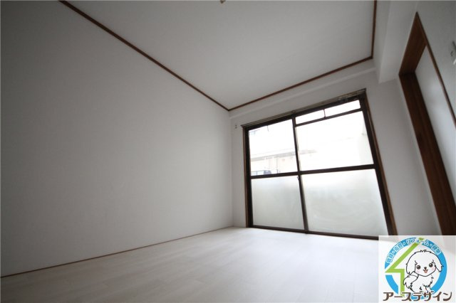 バンドーム大津和の洋室