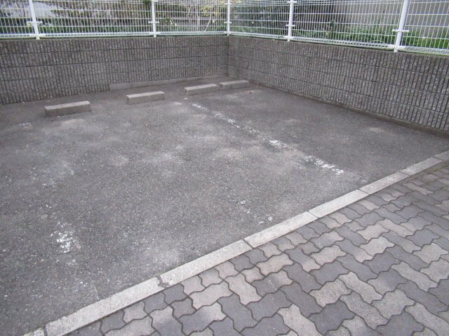 マノワールINOの駐車場