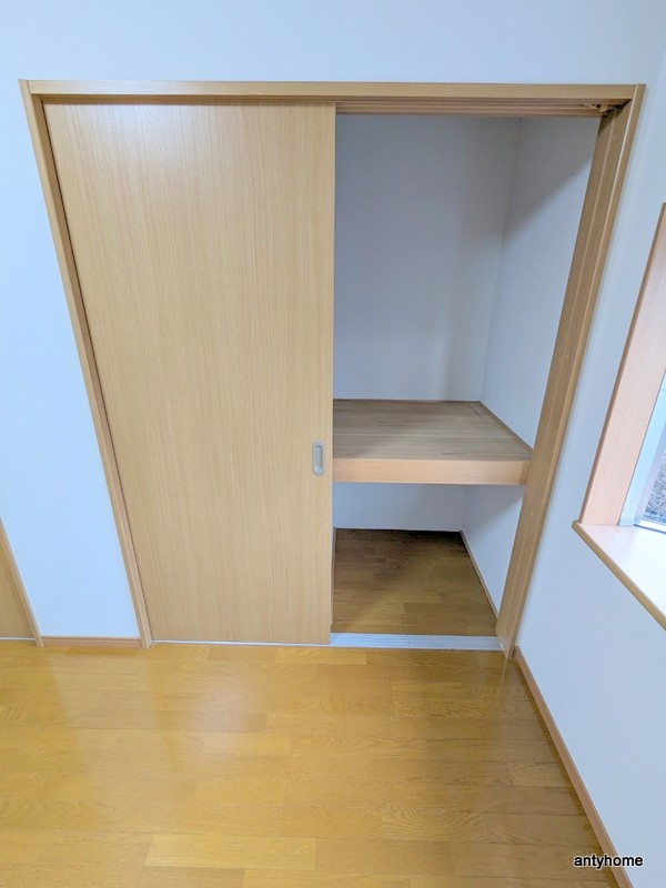 ミーテ江坂　仲介手数料無料の収納
