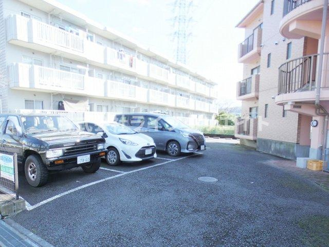 エスフォレストの駐車場