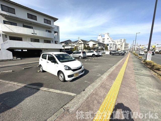 豊千ビルの駐車場