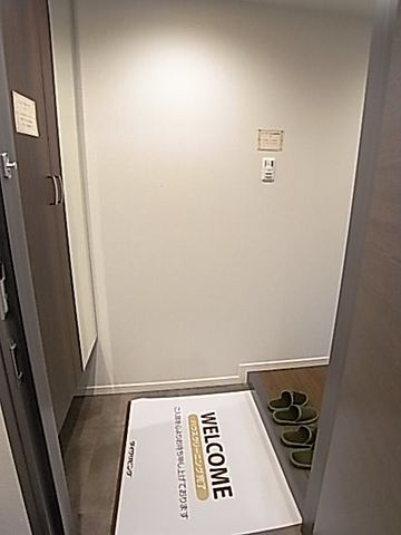 神戸海岸通　萬利Residenceの玄関