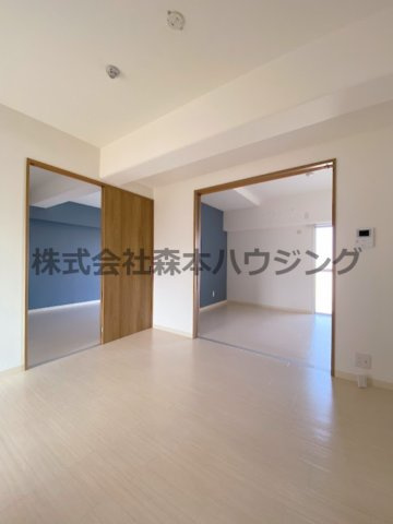 【居間・リビング】 | 　ロイヤルハイツ三喜 | ゆったり過ごせる居間です
