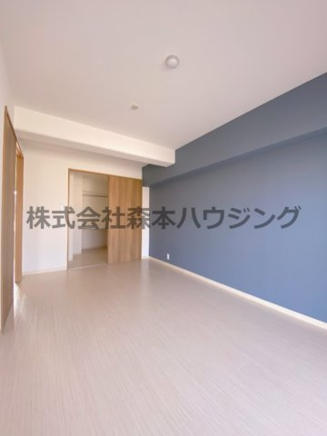 【寝室】 | 　ロイヤルハイツ三喜 | 落ち着いて過ごせるお部屋なので、寝室にいかがでしょうか