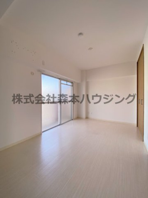 【洋室】 | 　ロイヤルハイツ三喜 | 明るい洋室です