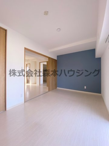 【洋室】 | 　ロイヤルハイツ三喜 | 個人の部屋や寝室として使える洋室です