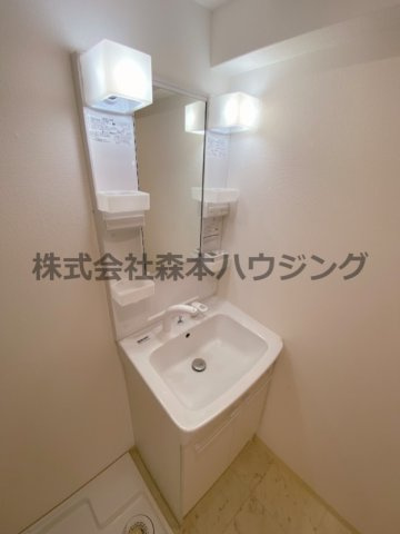 【独立洗面台】 | 　ロイヤルハイツ三喜 | 朝の支度にも助かる、独立の洗髪洗面化粧台