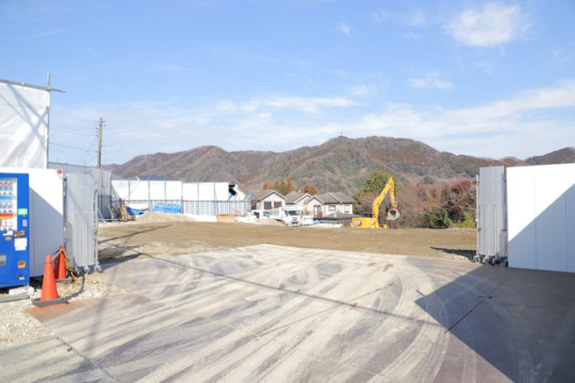 【外観】 | 土地を買う際、住む地域の自治体や福祉の補助制度にも注目してみましょう。子供や老人の医療補助やゴミ出しのルールなど、自治体によってルールに大きな違いがあるため、暮らしやすい土地で判断するとよいでしょう。