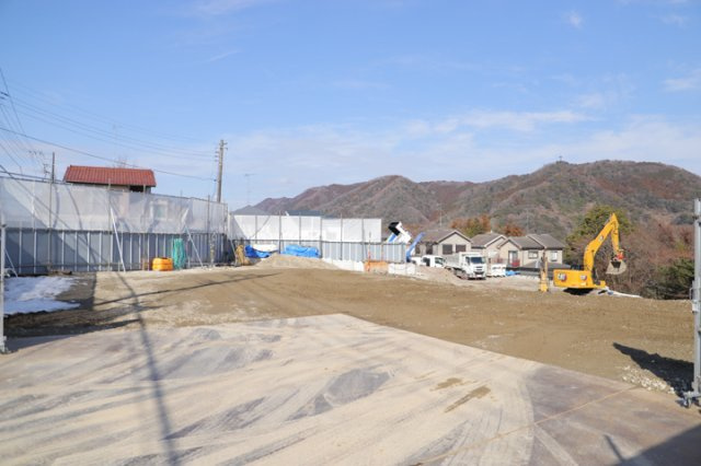 【外観】 | 隣家の土地はどうなっているのか、生活利便施設が近くにあるのか、学校まで近いかなど、お客様のライフスタイルにあわせたイメージが重要です。また、近くにあると困る施設が近くにないかも確認するといいでしょう。