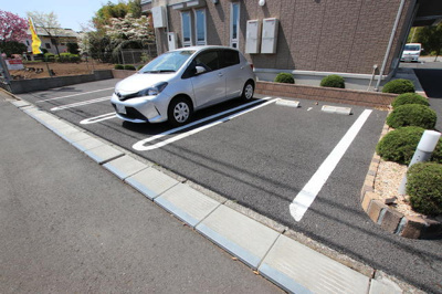 ★敷地内駐車場★（有料・契約必須）