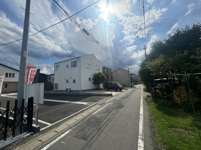 新築　高崎市石原町2期　GRAFARE　1号棟の周辺|現地写真　北側接道幅員約3.7ｍ