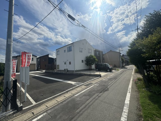 新築　高崎市石原町2期　GRAFARE　3号棟の前面道路含む現地写真|現地写真　北側接道幅員約3.7ｍ
