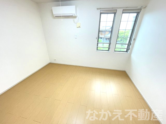 【寝室】 | 広くて明るい寝室