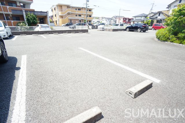 サン・ローズ出水の駐車場