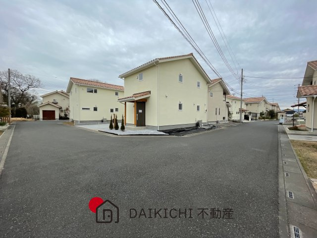 【前面道路含む現地写真】 | 熊谷市久下　ヴィラコートゆうきゅう　戸建　全2棟　R区画　