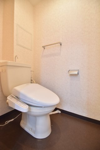 大阪市城東区関目１丁目の賃貸マンションのトイレ