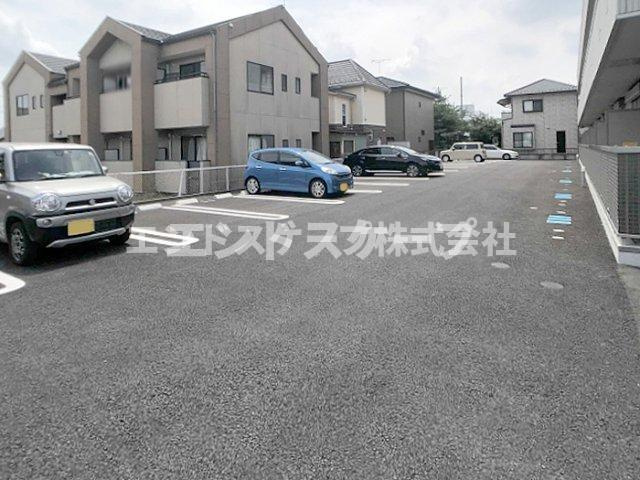 グラン・ブルーエスターテ矢中の駐車場|高崎、前橋、伊勢崎エリアのお部屋探しはエンドスケープまで！お客様の理想お聞かせ下さい♪
