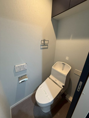 【収納】 | ビューテラス白鳥 | 洋室6.3帖のお部屋にあるクローゼットです♪かさばりやすいコートなどもハンガー掛けができてすっきり片付きます♪