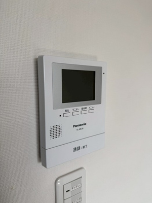 【セキュリティ】 | ビューテラス白鳥 | 防犯シャッター雨戸付きなので夜やお出かけ時も安心です！雨戸は冬場の寒さ対策にもなります◎