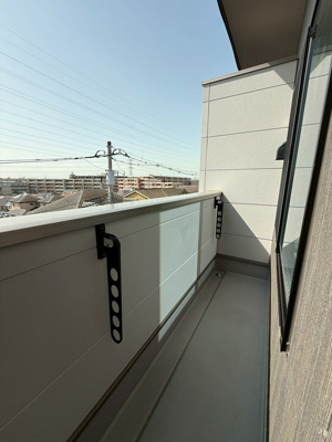 【バルコニー】 | ビューテラス白鳥 | バルコニーは南西向きなので、お洗濯物はお昼からでも乾きそう♪バルコニーが2階と3階にあるのでお洗濯物もたっぷり干せます◎