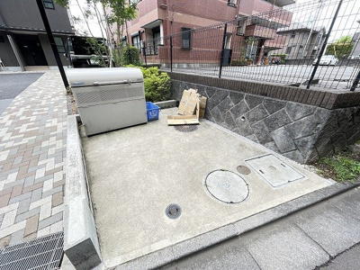 【その他共用部分】 | ビューテラス白鳥 | 敷地内ごみ置き場でごみ出しもらくらく～♪忙しい社会人さんや主婦さんにもうってつけ！