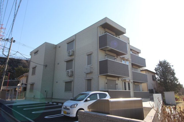 アベニール大倉山の外観