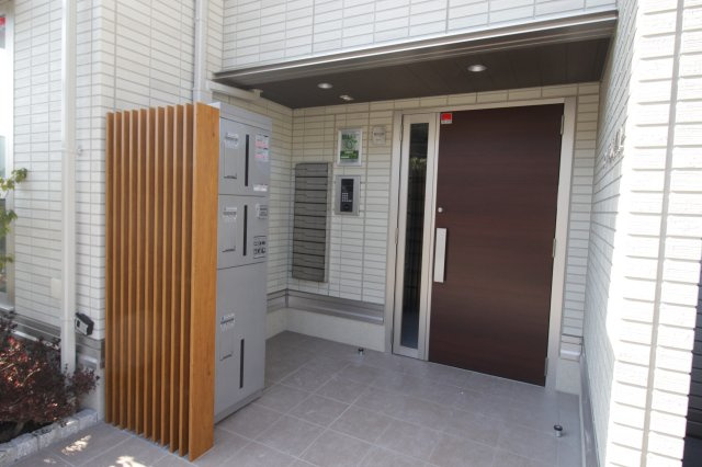 アベニール大倉山のエントランス