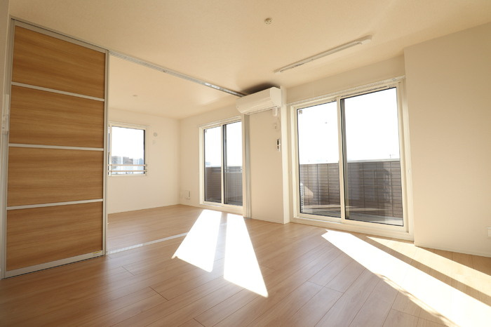 アベニール大倉山の居間・リビング