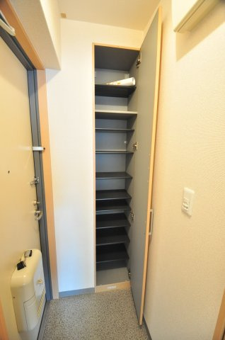 大阪市城東区蒲生４丁目の賃貸マンションの玄関